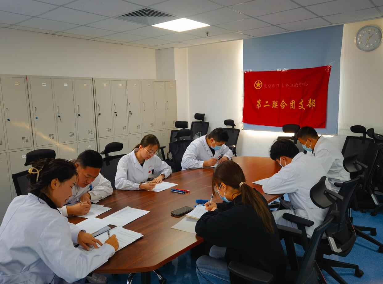 中心各团支部积极学习二十大精神