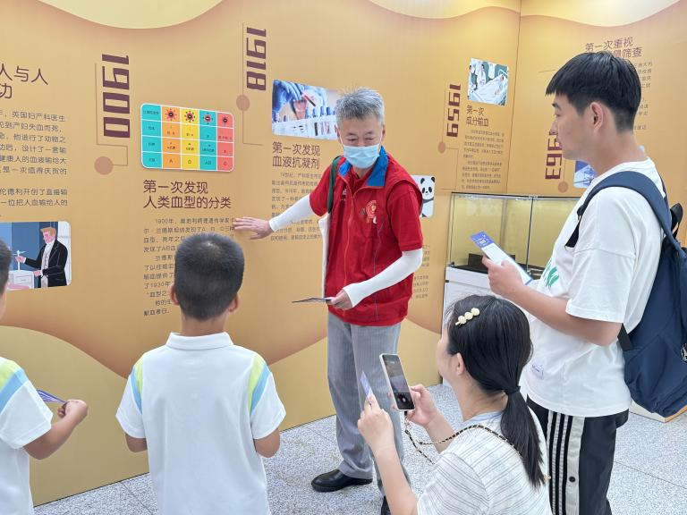拾金不昧扬正气 银龄党员志愿者擦亮“红色名片”——首都无偿献血志愿者焦立新拾金不昧纪实