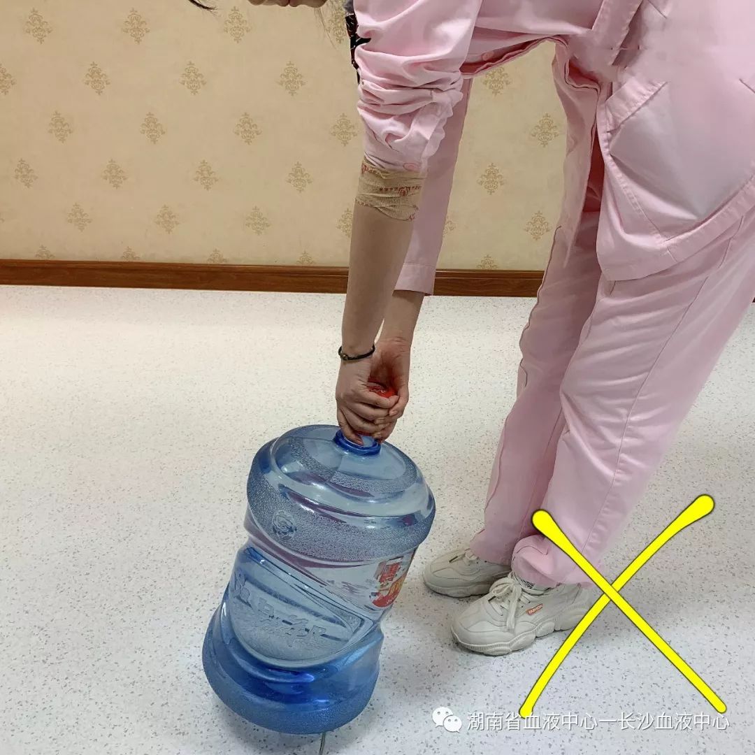 献血后手变“黑”了？Why?