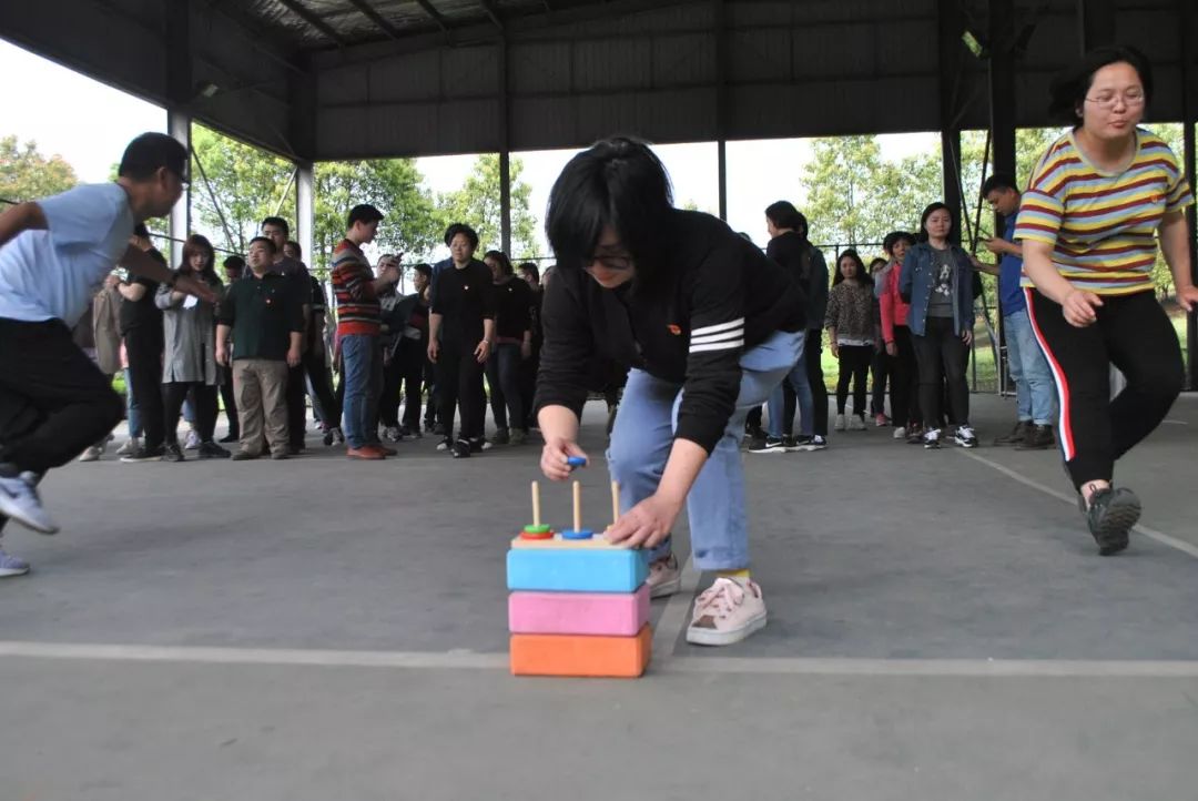 “携手植树护林 守护爱心阵地”