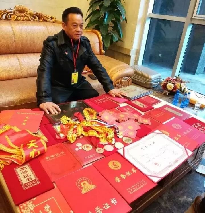 恕我直言，你压根没发现人群中有个他