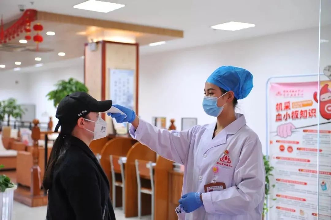 热血女神，战疫玫瑰