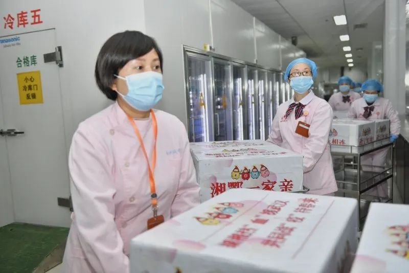 热血女神，战疫玫瑰