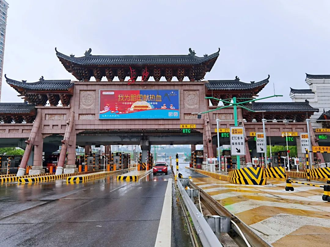 千屏联投，引爆全城！这组特别的主题宣传海报，速来围观!