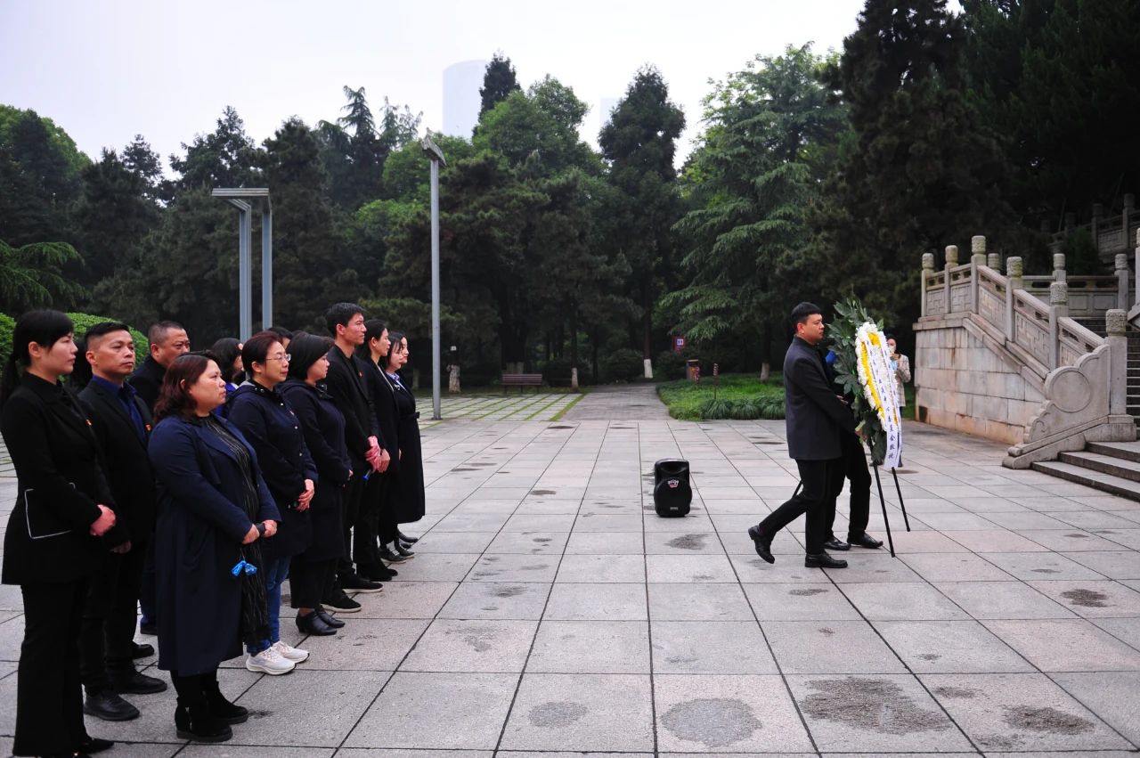 祭奠革命先烈，传承红色基因 ——长沙血液中心开展烈士祭扫活动