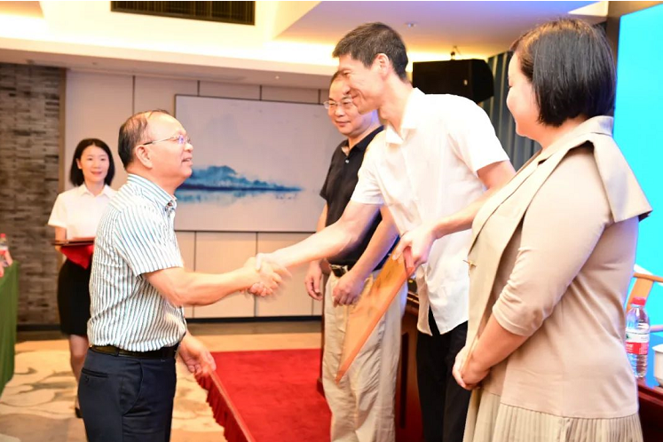湖南省输血协会宣传和文化建设、血液质量管理和血站护理管理专业委员会成立并挂靠长沙血液中心