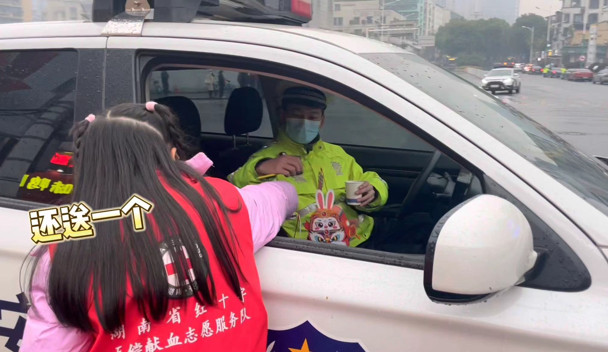 浓浓元宵意 献血屋小志愿者暖人心
