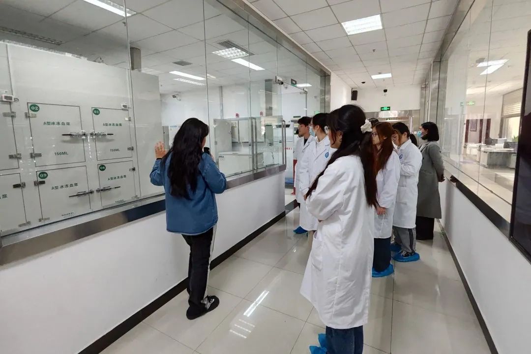 湖南师范大学医学院2021级医学检验专业同学来长沙血液中心研学见习