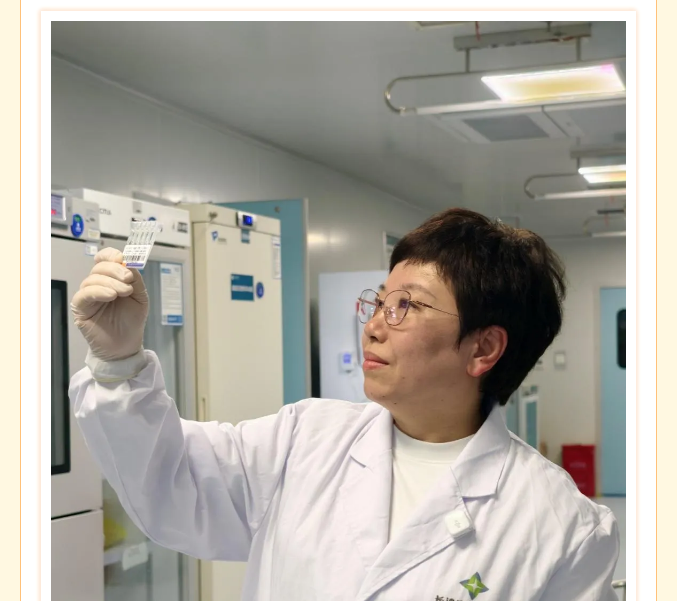 张虹：生命热线的守护者