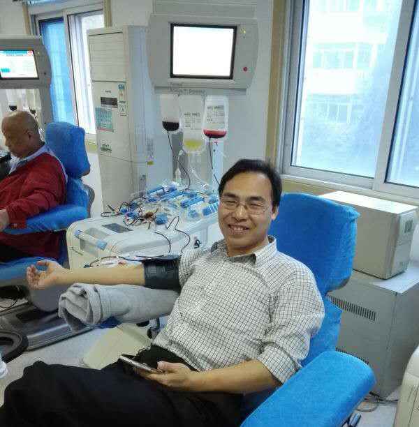南昌一小学教师11年献血87次3万余毫升