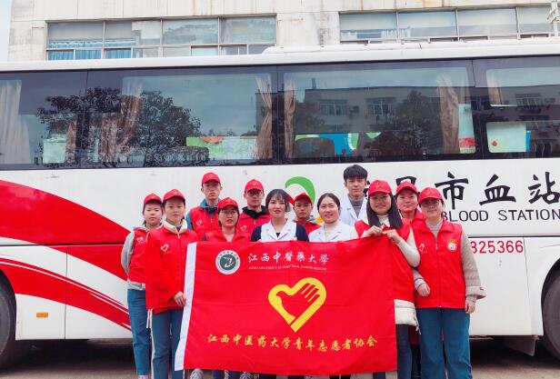 雷锋月和江西中医药大学一起捐献热血 奉献爱心