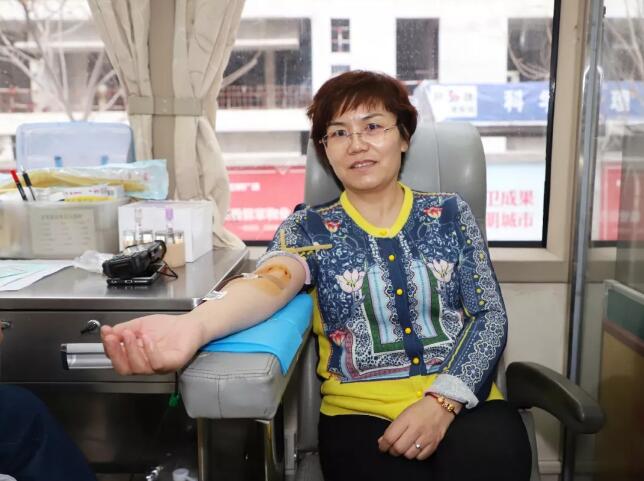 关爱他人 捐献热血 渭南市政协组织机关干部职工无偿献血