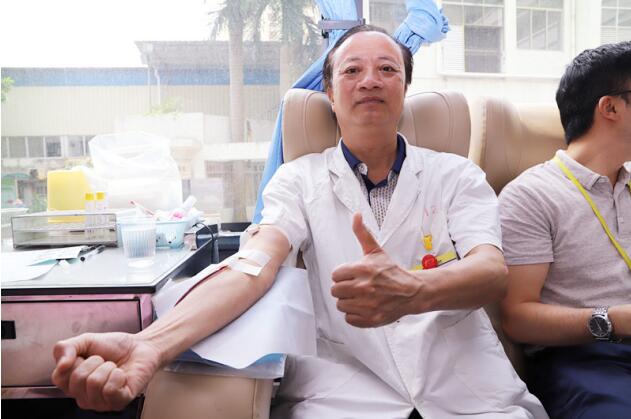 红会医院组织医务人员爱心献血