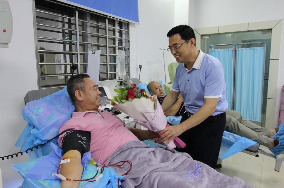 庆祝《海南经济特区无偿献血条例》实施暨60周岁以上献血者献血活动