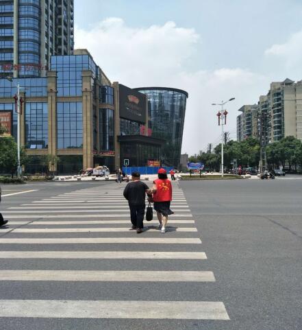 衡阳市中心血站开展党员文明交通劝导志愿服务