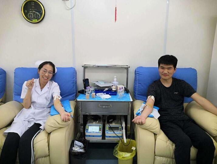 胶州小夫妻共献血