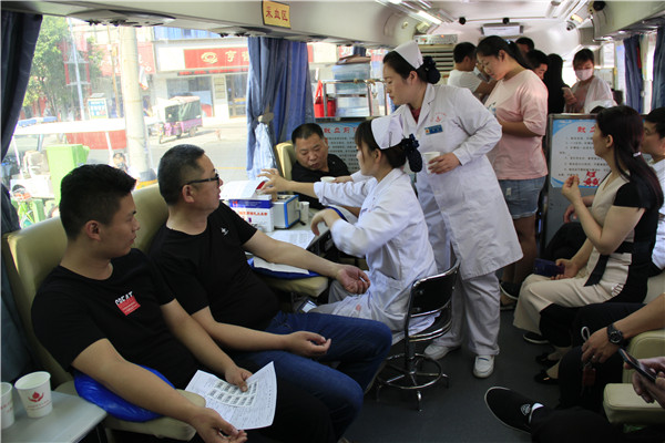 汝南县开展公务员无偿献血志愿服务活动
