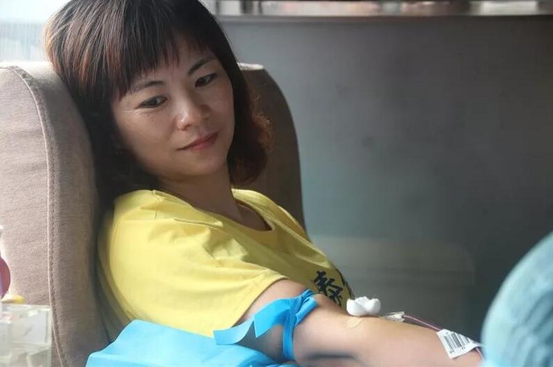 不忘初心 为爱护航—雅安市中心血站组织开展7.8无偿献血保险有爱公益活动