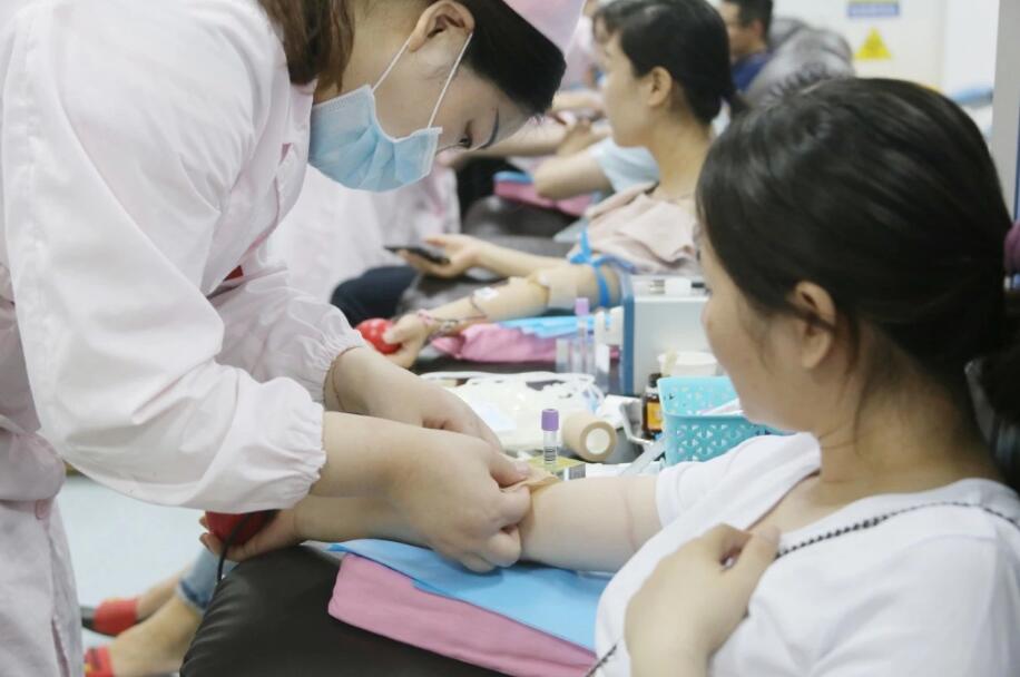 不畏酷暑 甘于奉献--中国电信江阴分公司开展无偿献血活动