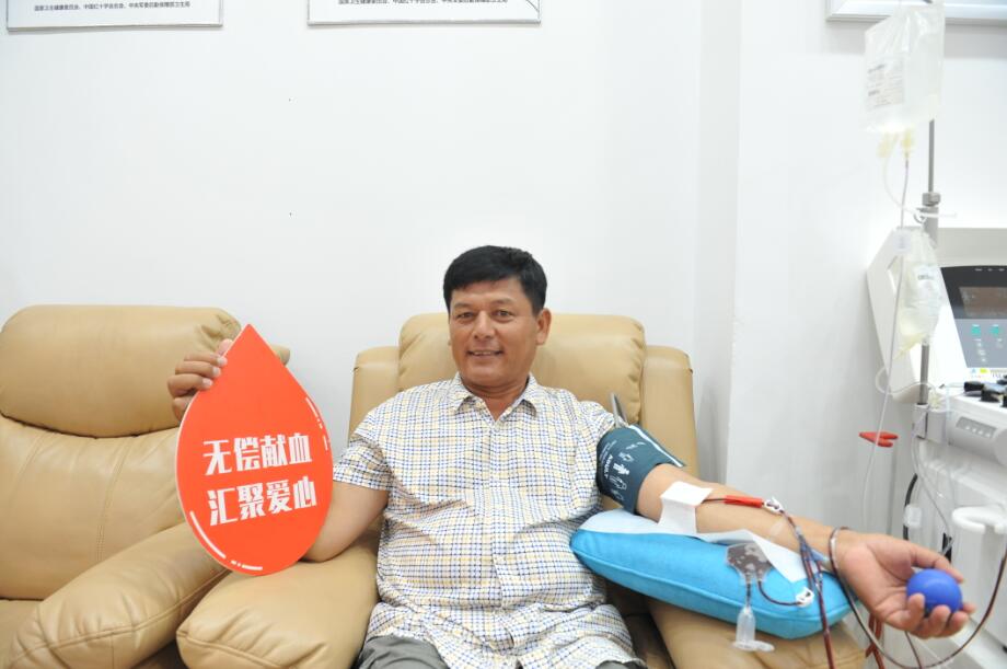 吴武平：百色市首位100次献血者