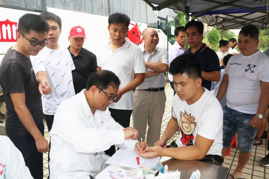 崇左龙州县公职人员勇献血，献血总量创历史新高