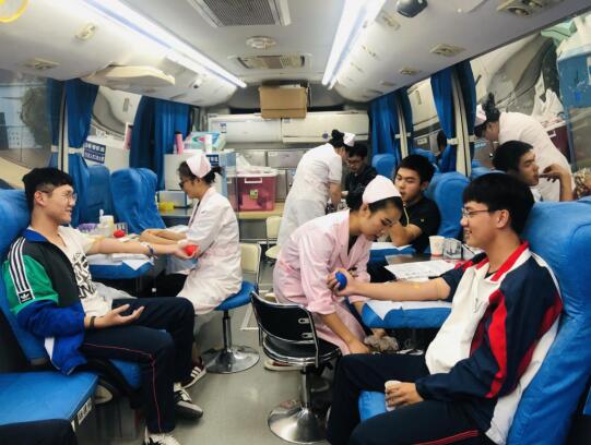 广西百色市中心血站——靖西中学无偿献血活动