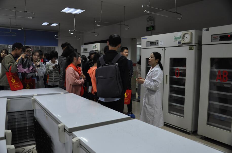 湖南人文科技学院学生参加血站“开放日”活动