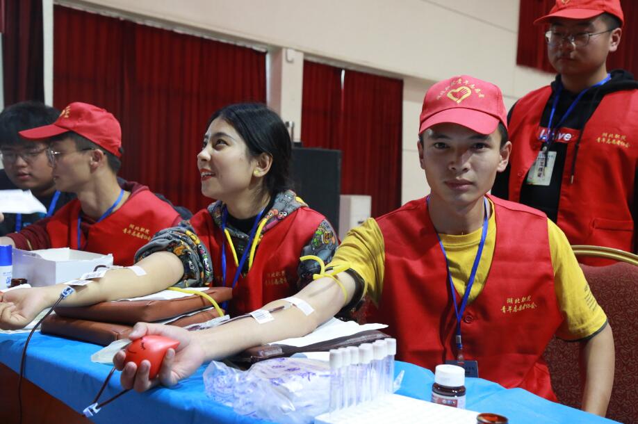湖北职业技术学院开展2019年秋季爱心献血活动首批436名师生献血
