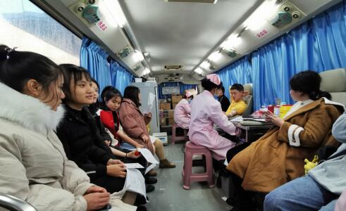 永州：“无偿献血，真爱进校园”——湖南潇湘技师学院开展无偿献血活动