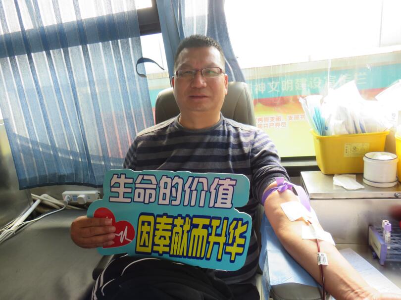 暖！普洱市第二人民医院49名医护人员捐献热血 分享生命