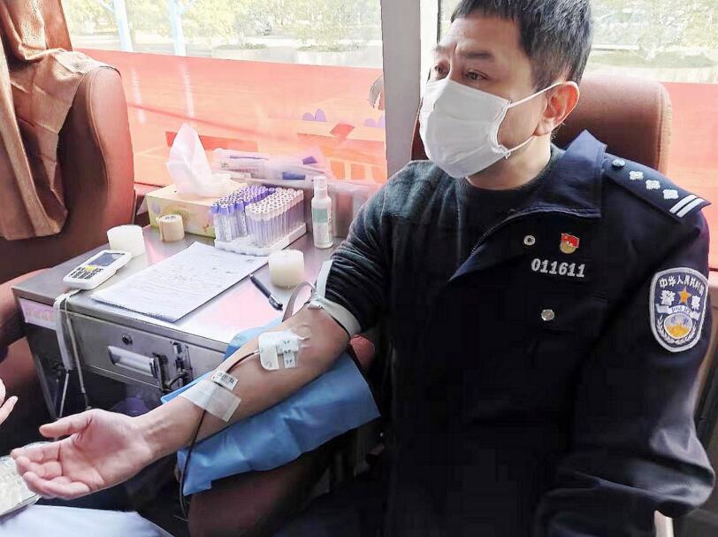 赣鄂一家亲  同流一脉血---南昌市特警（防暴）支队组织献血援鄂活动