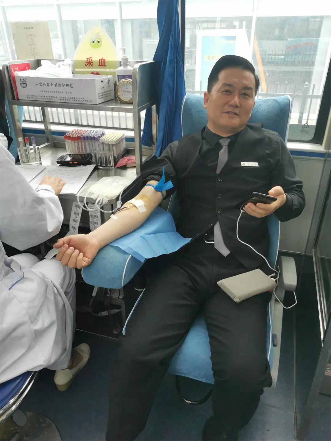 周口市中心血站丨北环鹏龙奔驰4S店组织全体员工开展无偿献血活动