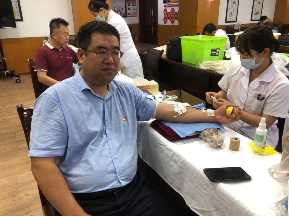 南昌市公路管理局开展“七一”建党无偿献血主题党日活动