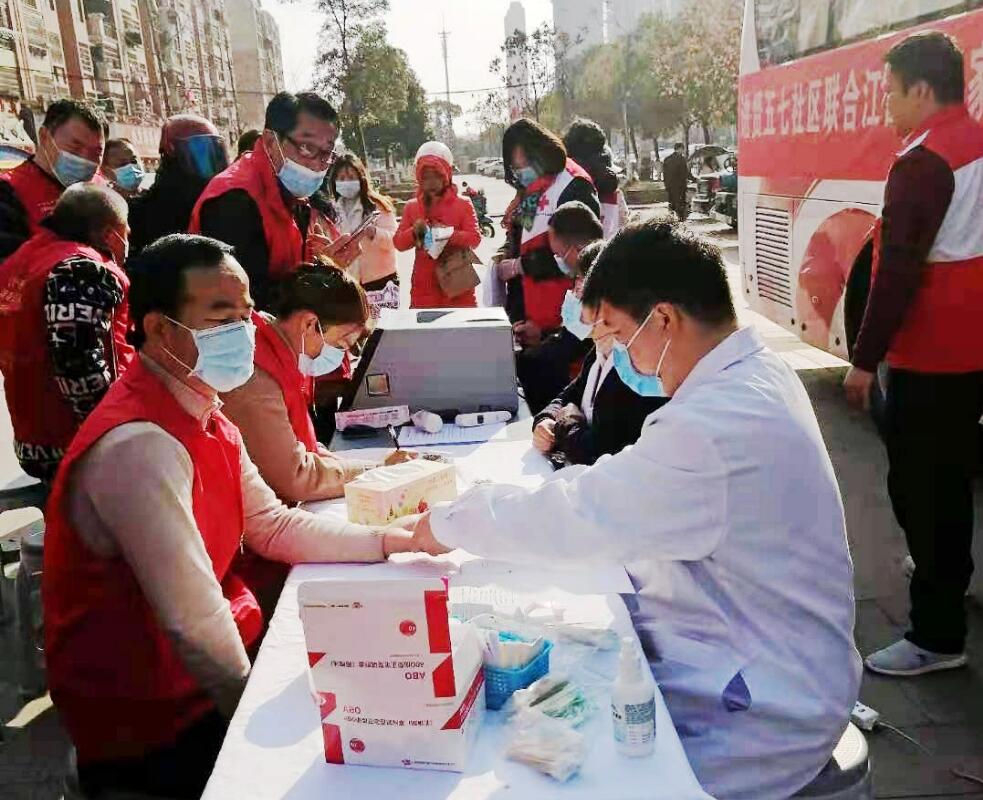 南昌进贤县五七社区自发组织无偿献血活动