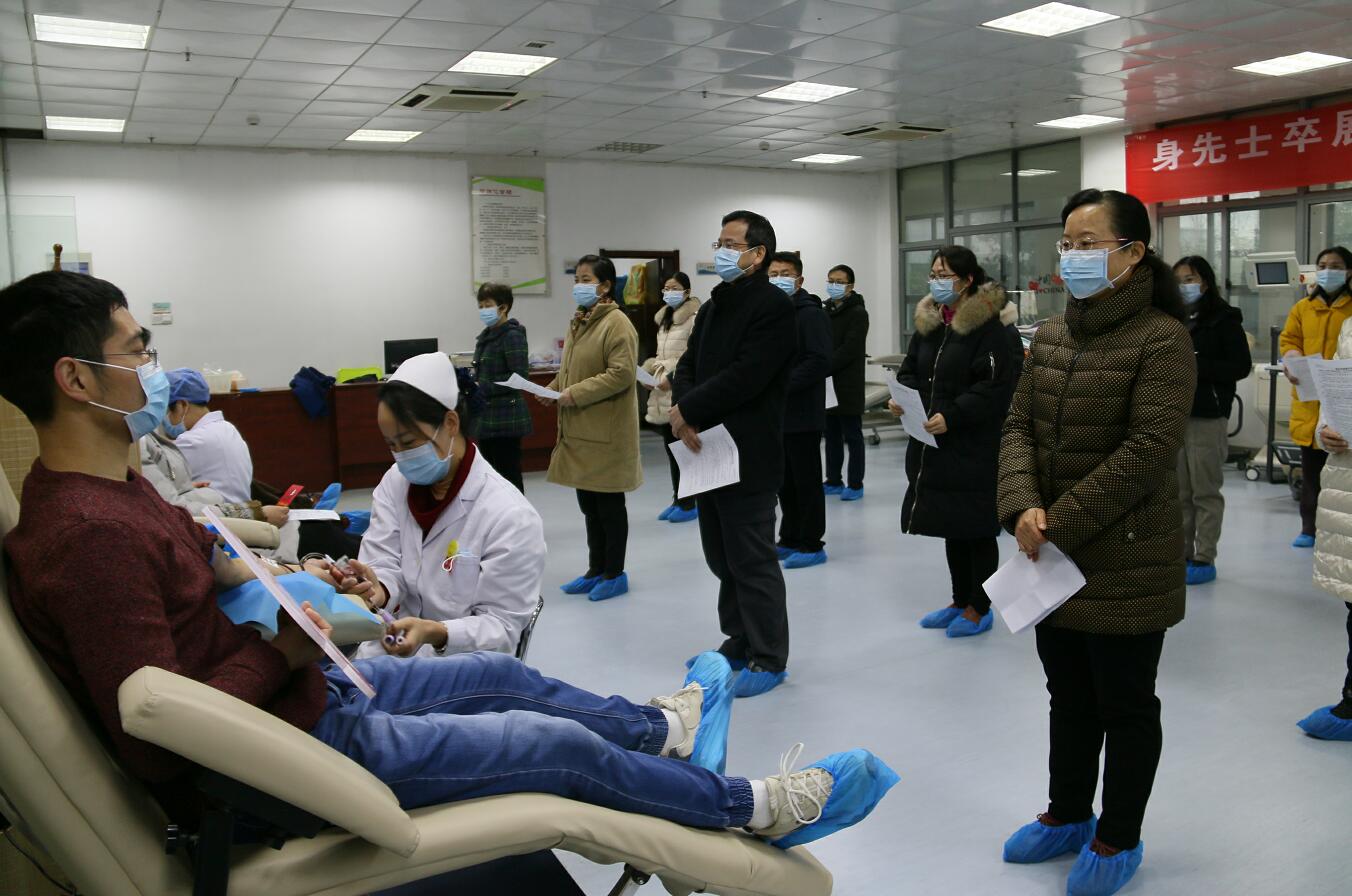 江西省血液中心职工新冠疫苗接种前带头献血