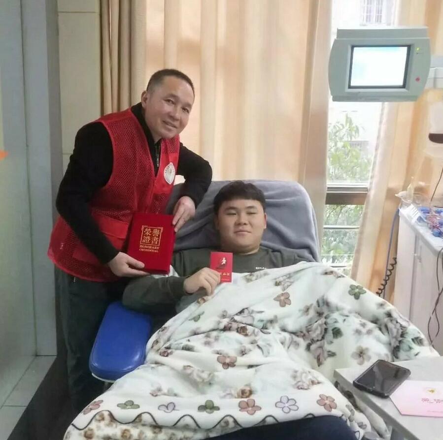 湘潭市百次献血达人邱湘宏——公益路上的一张满分答卷