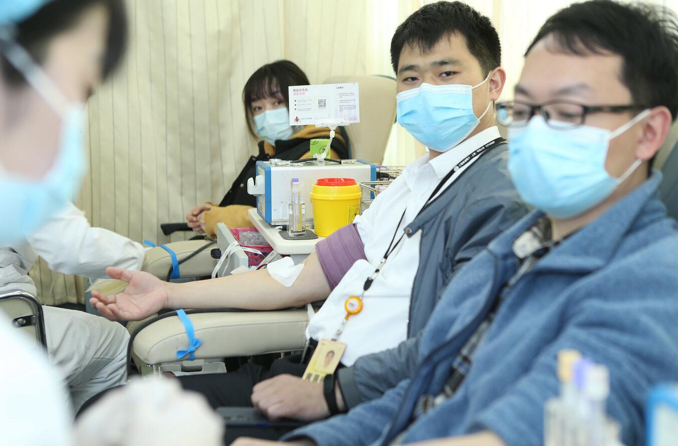 常态化疫情防控献血救人两不误  上海市莘庄工业区一天3家企业献血