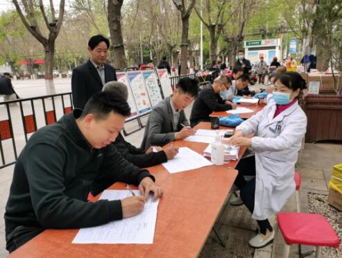 渭南澄城县新时代文明实践中心组织全县干部职工开展无偿献血活动