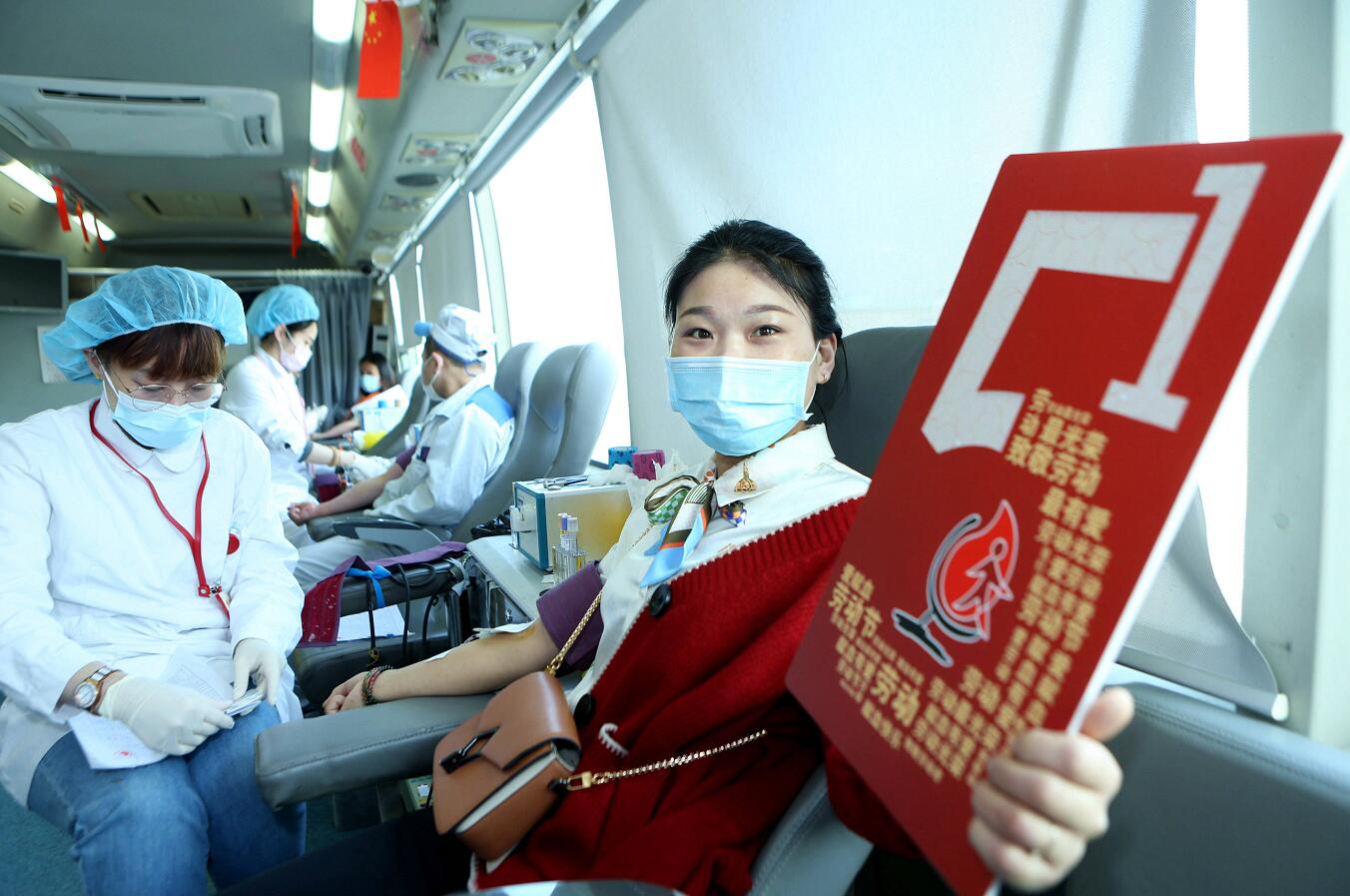 上海大金空调179名员工撸袖献血迎“五一”  企业坚持11年献血36万余毫升