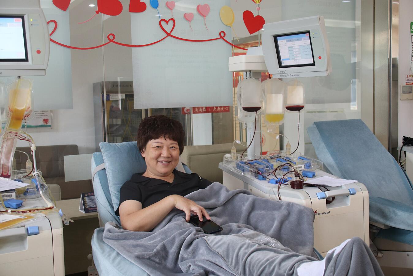 献血133次！59岁赣州阿姨带儿子接力献血
