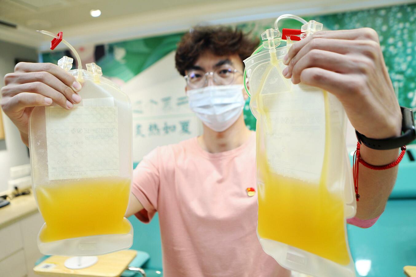 比高温更热的是热血！上海24岁在读研究生顶着烈日完成第54次献血只为感恩