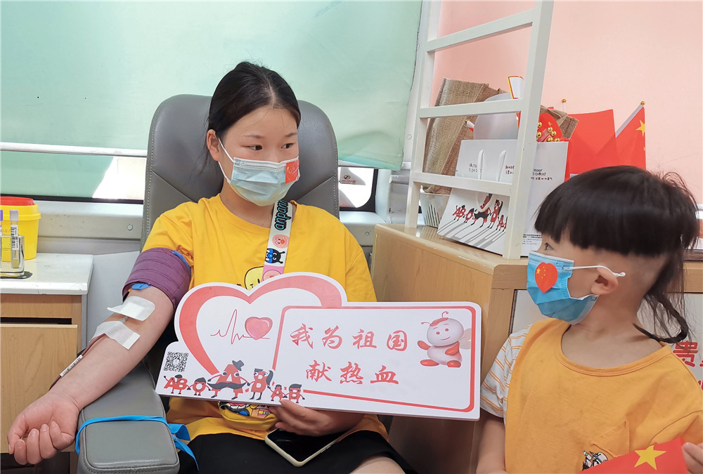 用“生命红”为“中国红”添彩！  国庆长假上海闵行街头募集血液1953人份