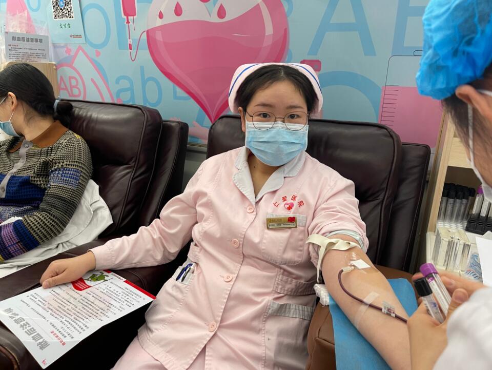 双重的奉献，双份的爱！武汉106名医务人员献血24600毫升
