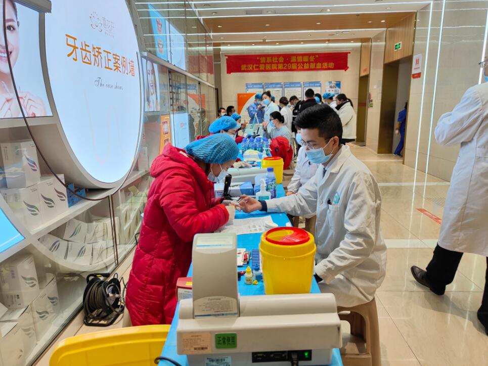 双重的奉献，双份的爱！武汉106名医务人员献血24600毫升