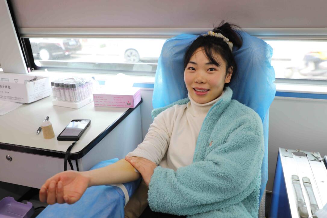 郴州桂阳县211名志愿者挽袖献血迎新年