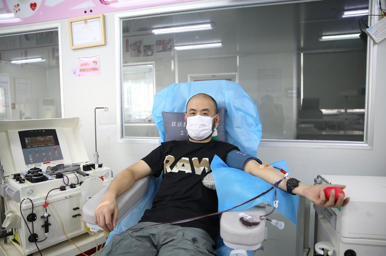 【致敬热血英雄】19年近9万毫升！他是衢州献血最多的人