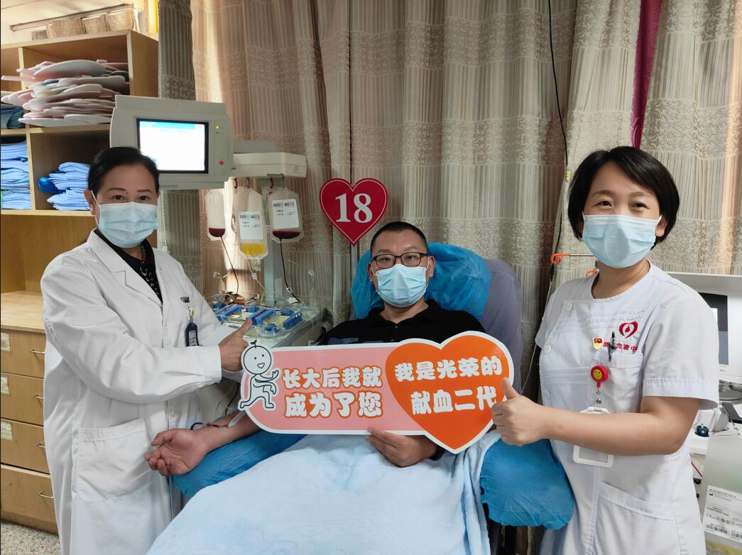 追平父亲！武汉江城第一热血家庭“献二代”献血213次