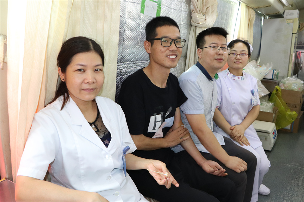 咸阳市第一人民医院191名白衣天使无偿献血