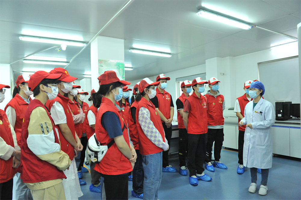 百色右江民族医学院校红十字会学生志愿者参加 “血站开放日”活动