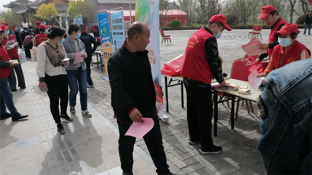 菏泽市中心血站开展爱国卫生月集中宣传宣传活动